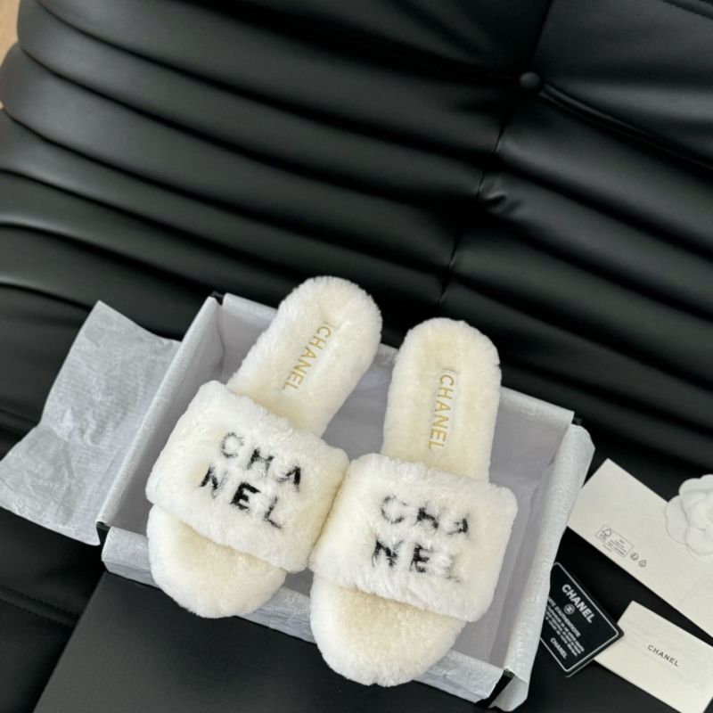 Ch**el slippers
